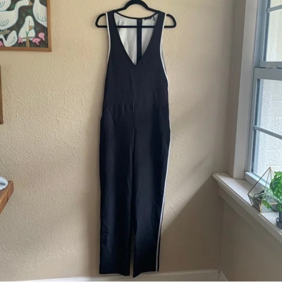MARCIANO BLACK V NECK SLEEVELESS JUMPSUIT WOMENS XS NWOT - Picture 3 of 10